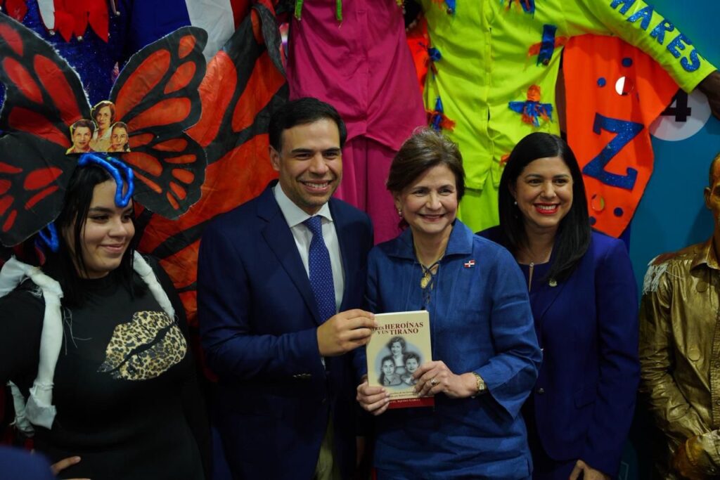 Raquel Peña impulsa la lectura entre jóvenes en la Feria del Libro y la Cultura Cibao 2026