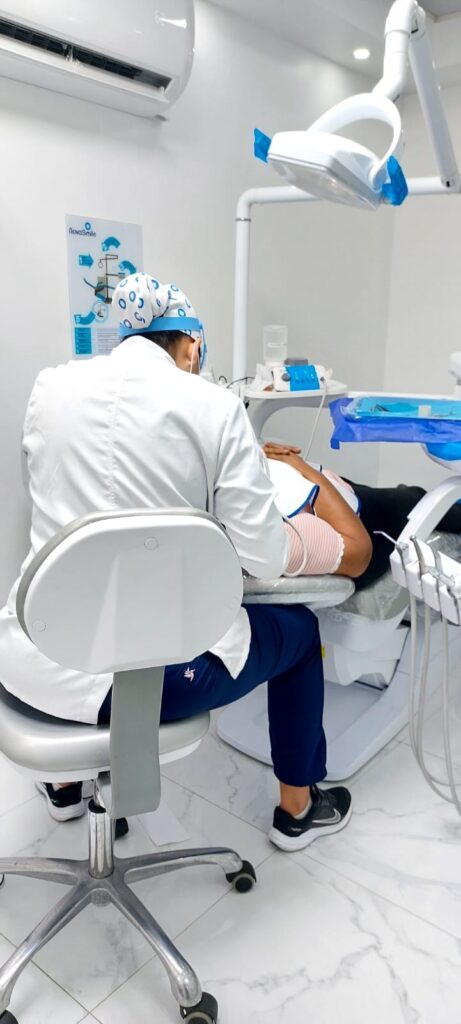 NovaSmile Dental Group celebró con éxito una emotiva jornada para las madres en Santiago de los Caballeros