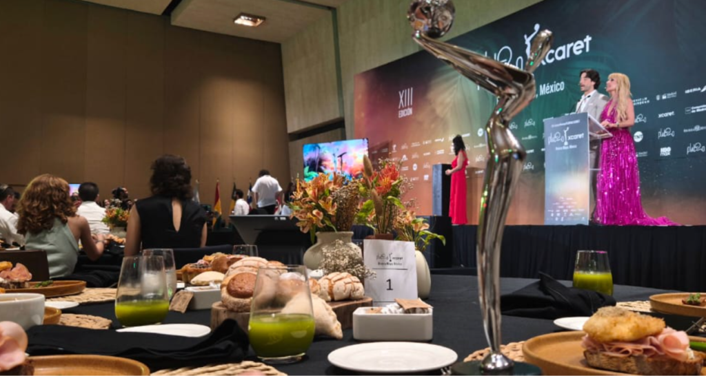 Inician los XIII Premios Platino Xcaret; entregando sus estatuillas a 21 categorías